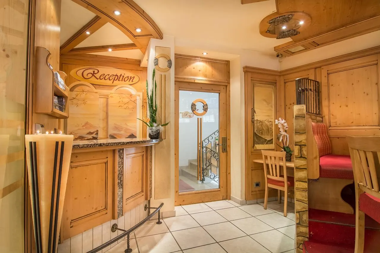 Alphotel Garni Salner Ischgl 4*,